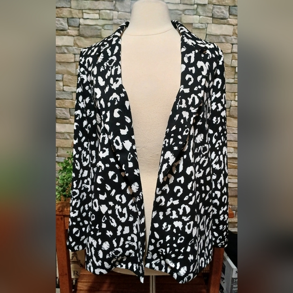 Womens Black White Leopard‎ Print Blazer Size Medium Business Casual